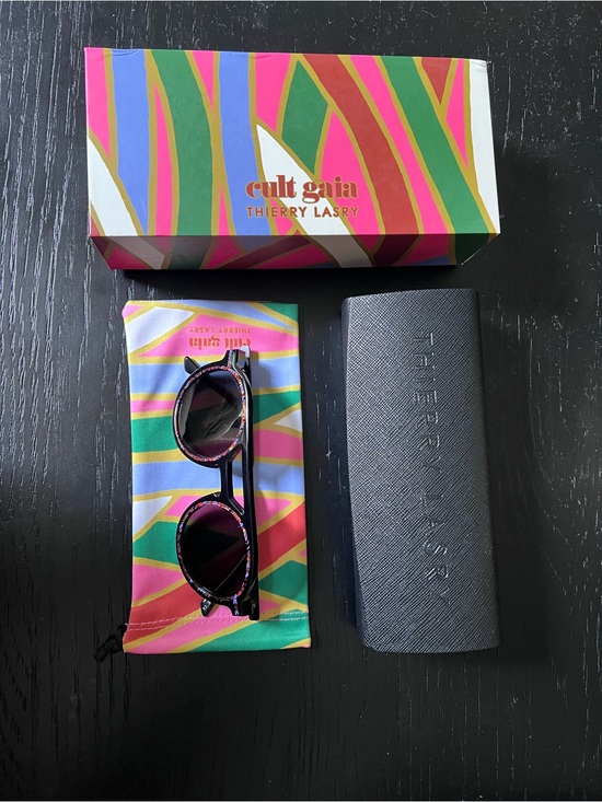 cult gaia Accessories - cult gaia Multicolor Frame Sunglasses with Black Lenses